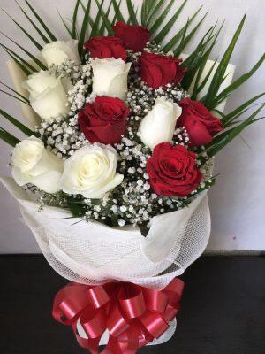 12 red and white rose bunch